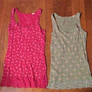 Set of 2 lace flower tank tops